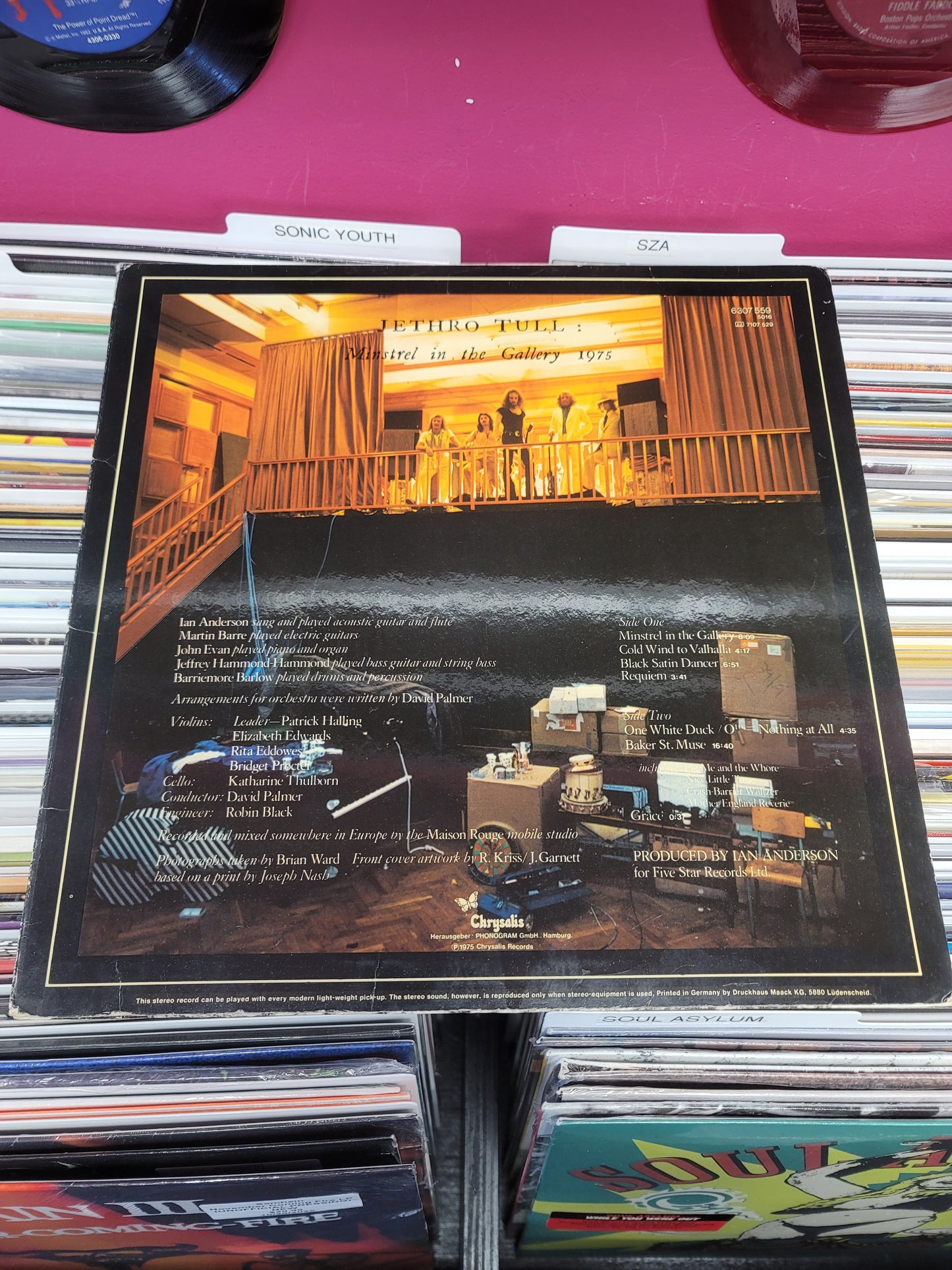 USED: Jethro Tull - Minstrel In The Gallery LP vinyl record